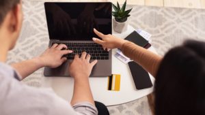 Cancelar alguém na internet é crime?