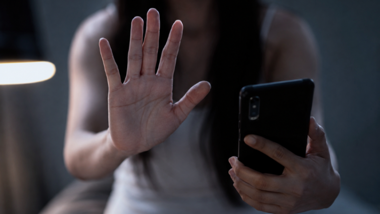 Enviar nudes sem consentimento é crime? STJ confirma que sim: importunação sexual não exige contato físico