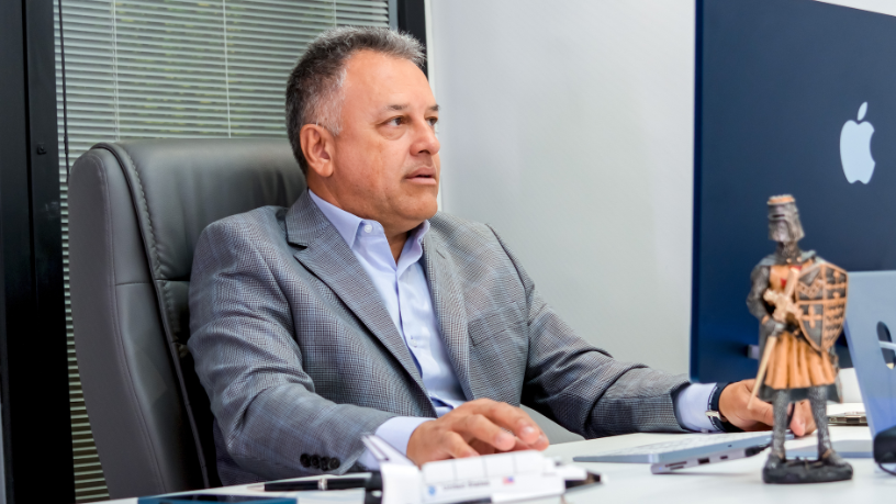 Estelionato digital já é o maior crime patrimonial do Brasil. Entenda seus direitos e como buscar reparação de bancos e instituições financeiras.
