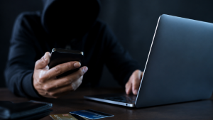 Estelionato digital já é o maior crime patrimonial do Brasil. Entenda seus direitos e como buscar reparação de bancos e instituições financeiras.